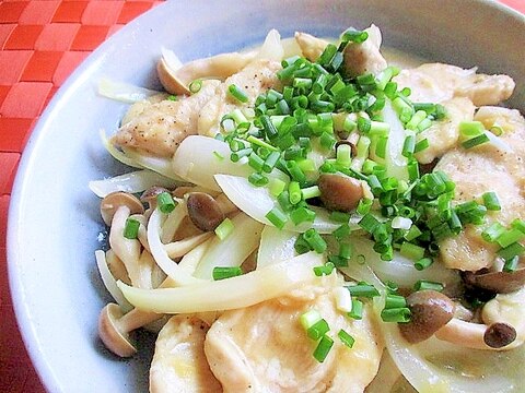 フライパンひとつで♪鶏むね肉と玉ねぎの香味味噌炒め